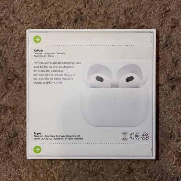 Brand New Apple AirPods 3 Generation Sealed in Box - Picture 5 of 5